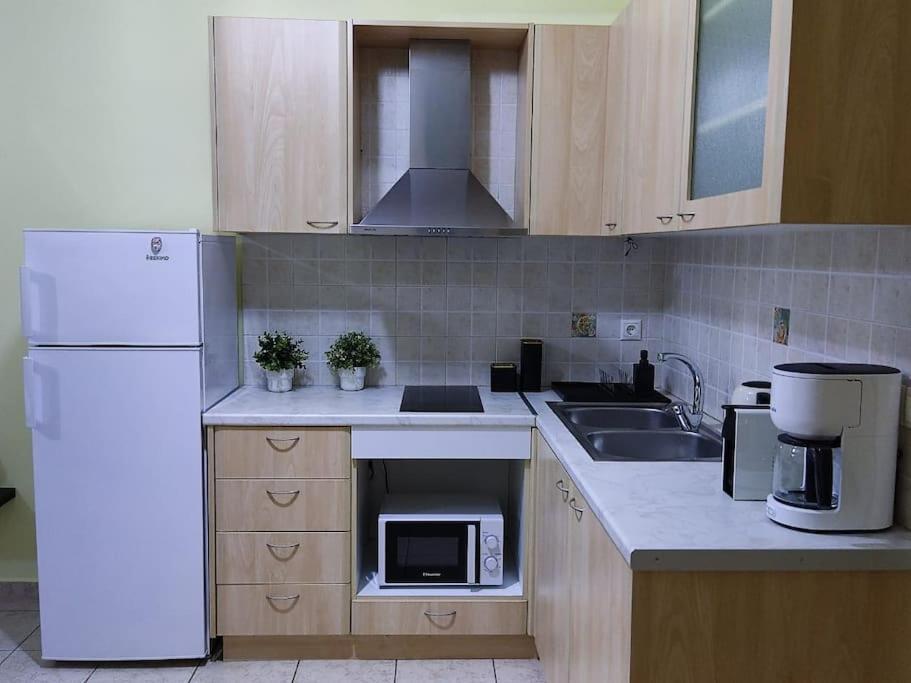 Stylish And Cozy 4Th Floor Studio Apartment Athens Luaran gambar